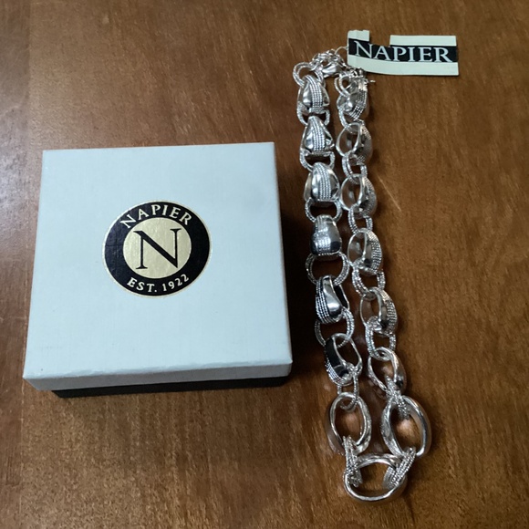 Napier Chunky Silver-tone Necklace New With Tag - Picture 6 of 10